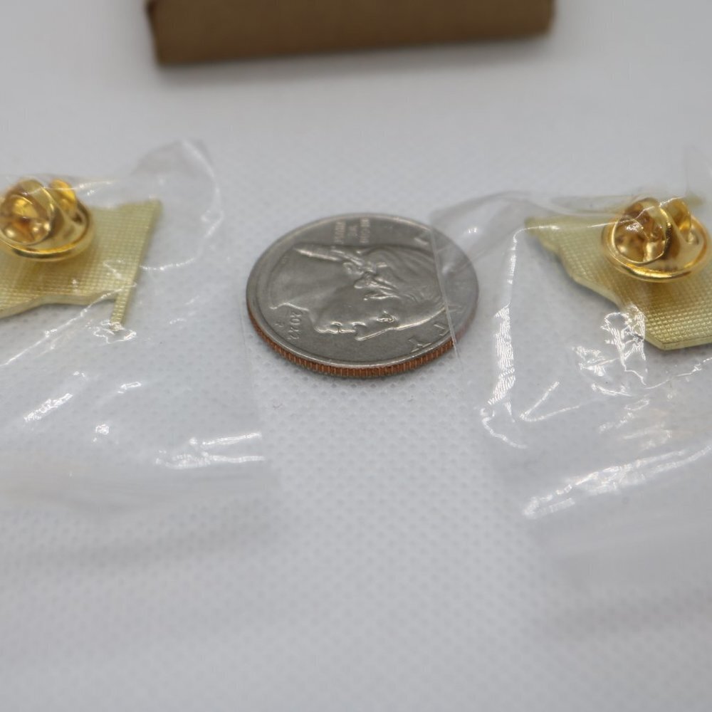 American tie, lapel or even hat flag pins lot of 2 W/gift box - Picture 3 of 4